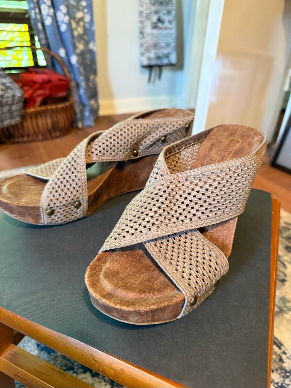 C EST 1946 Women’s Open-Toe Wedge Sandals in Taupe size 10 - 4 inch heel
